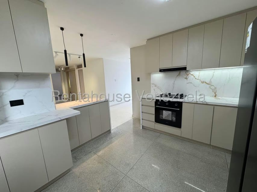 Apartamento (1 Nivel) en Venta en Los Palos Grandes, Distrito Metropolitano - 33