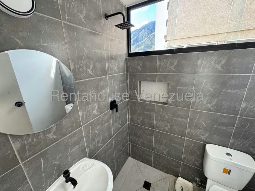 Apartamento (1 Nivel) en Venta en Los Palos Grandes, Distrito Metropolitano - 35