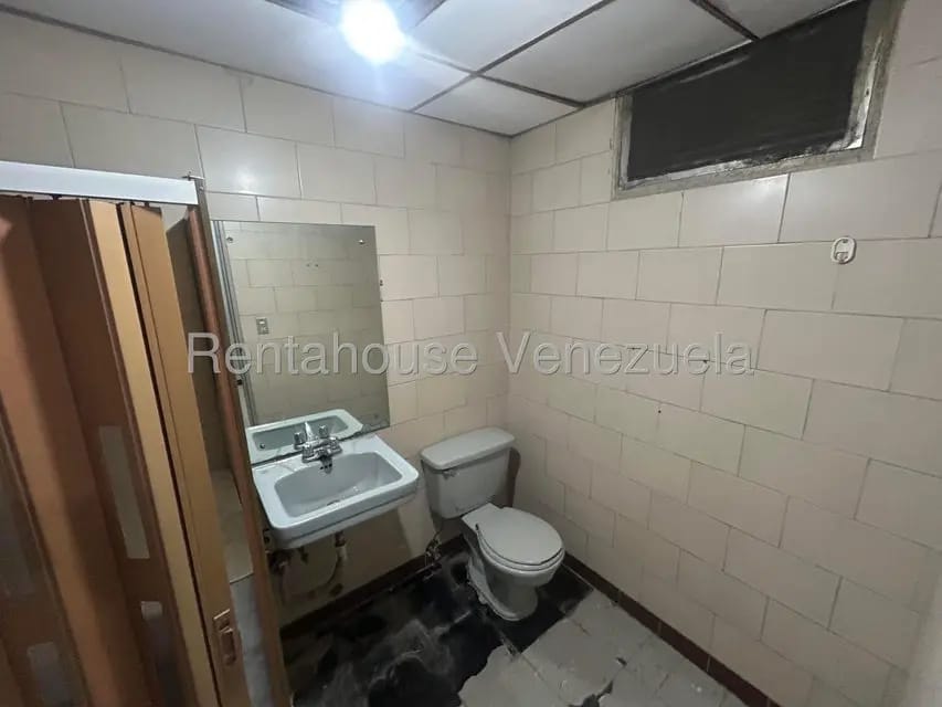 Comercial (Oficina) en Alquiler en Parroquia Catedral, Distrito Metropolitano - 11