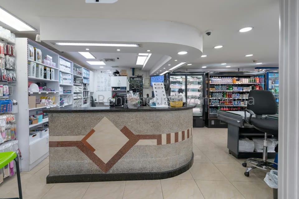 Comercial (Edificio) en Venta en Santa Monica, Distrito Metropolitano - 11
