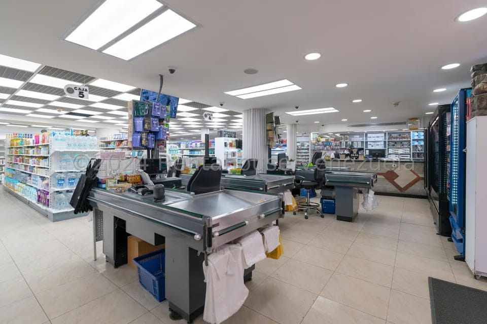 Comercial (Edificio) en Venta en Santa Monica, Distrito Metropolitano - 13