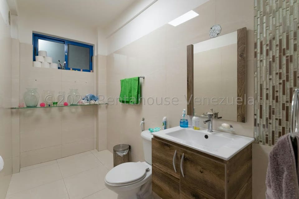 Comercial (Edificio) en Venta en Santa Monica, Distrito Metropolitano - 33