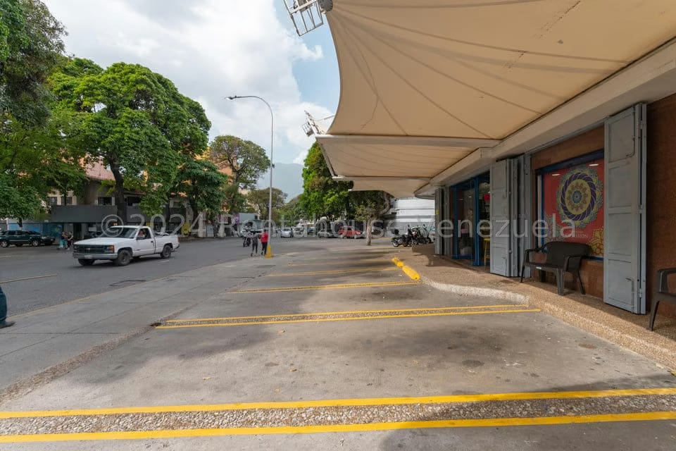 Comercial (Edificio) en Venta en Santa Monica, Distrito Metropolitano - 52