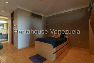 Apartamento (1 Nivel) en Venta en Solar del Hatillo, Distrito Metropolitano - 12