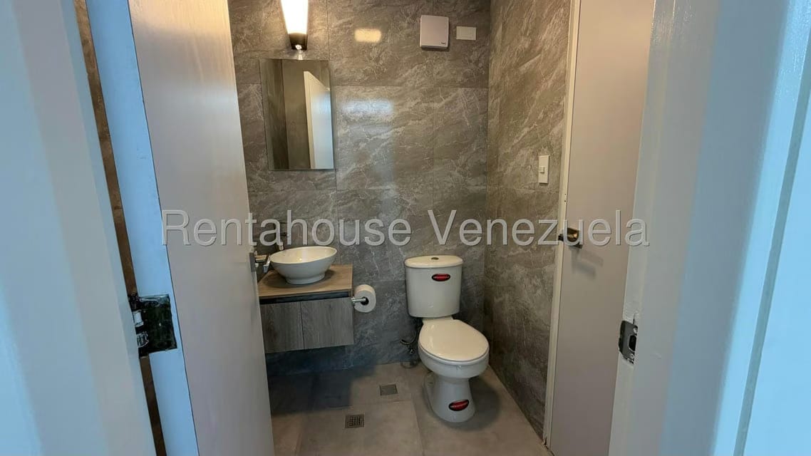 Comercial (Oficina) en Venta en El Rosal, Distrito Metropolitano - 11