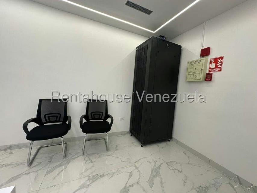 Comercial (Edificio) en Alquiler en Chuao, Distrito Metropolitano - 2