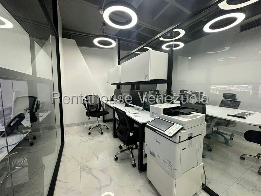 Comercial (Edificio) en Alquiler en Chuao, Distrito Metropolitano - 13
