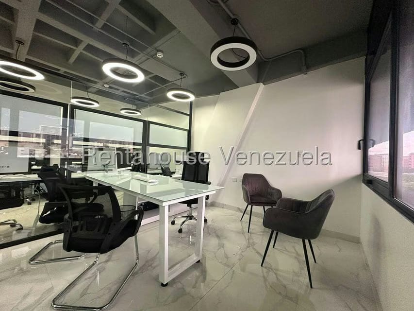 Comercial (Edificio) en Alquiler en Chuao, Distrito Metropolitano - 17