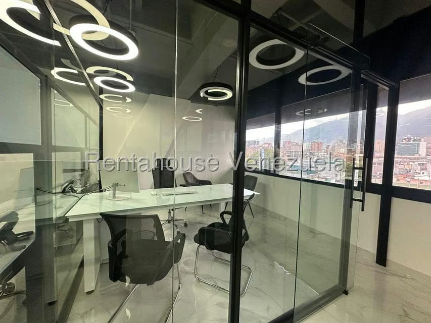 Comercial (Edificio) en Alquiler en Chuao, Distrito Metropolitano - 19