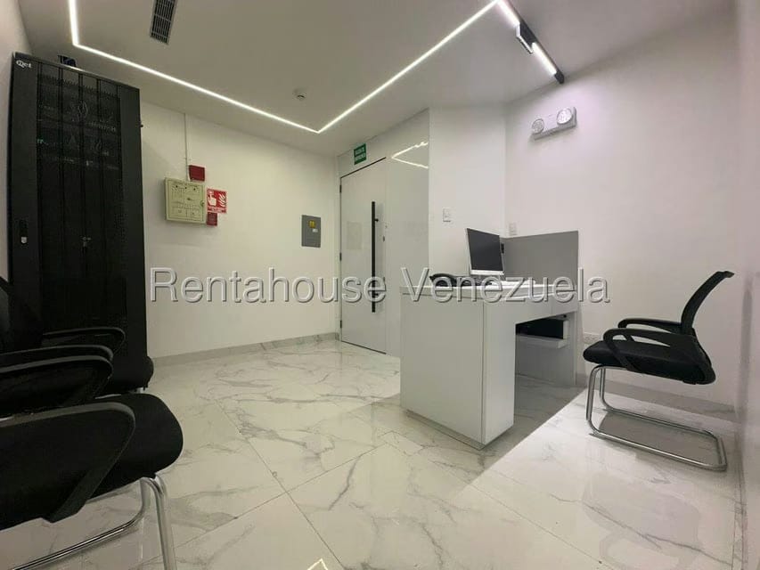 Comercial (Edificio) en Alquiler en Chuao, Distrito Metropolitano - 3