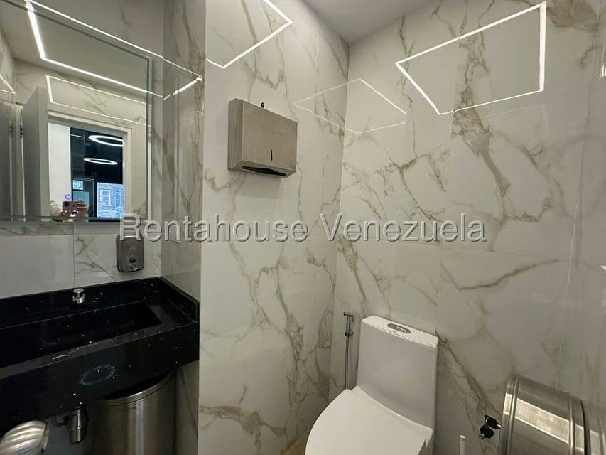 Comercial (Edificio) en Alquiler en Chuao, Distrito Metropolitano - 4
