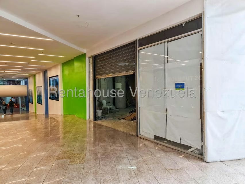 Comercial (Local Comercial) en Alquiler en Los Dos Caminos, Distrito Metropolitano - 2