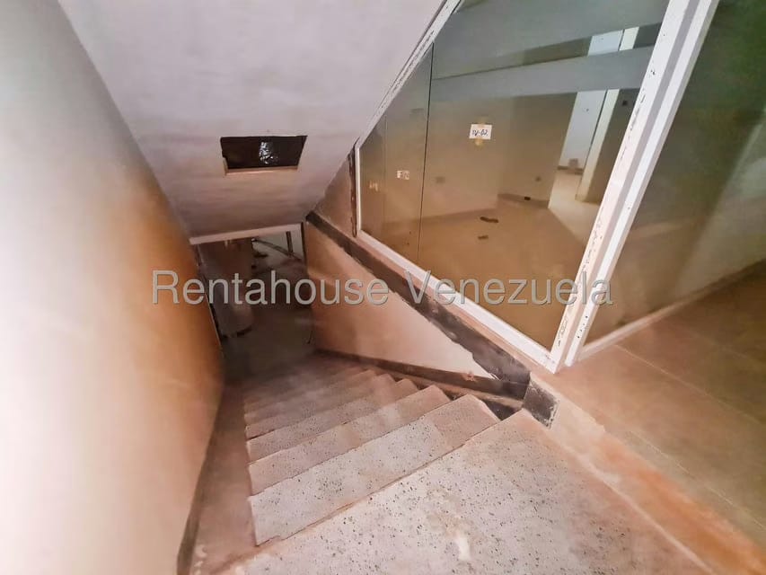 Comercial (Local Comercial) en Alquiler en Los Dos Caminos, Distrito Metropolitano - 16