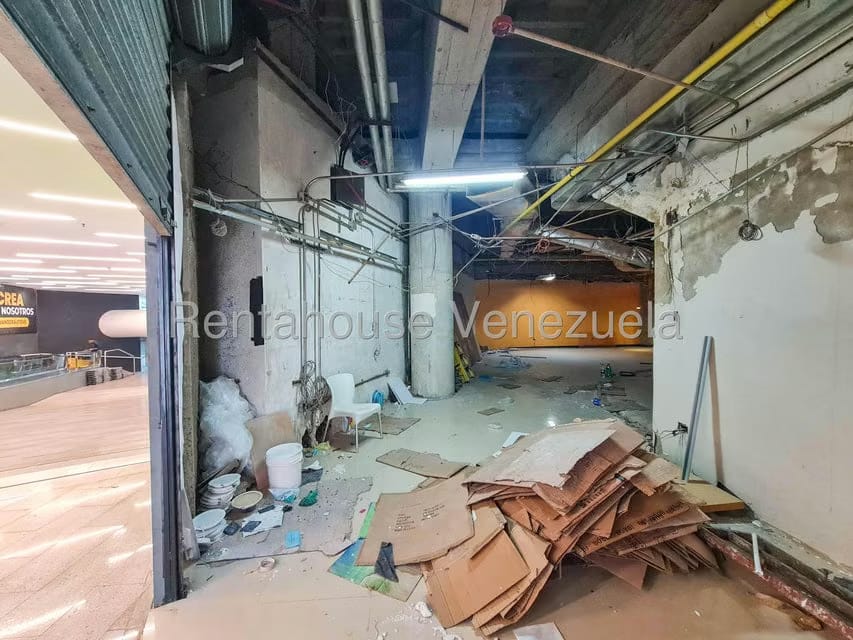 Comercial (Local Comercial) en Alquiler en Los Dos Caminos, Distrito Metropolitano - 3