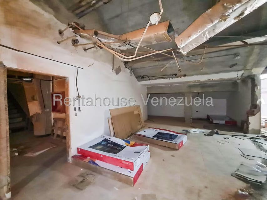 Comercial (Local Comercial) en Alquiler en Los Dos Caminos, Distrito Metropolitano - 6