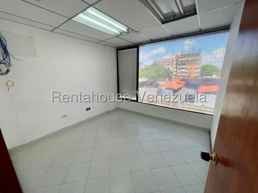 Comercial (Oficina) en Alquiler en El Parque, Lara - 11