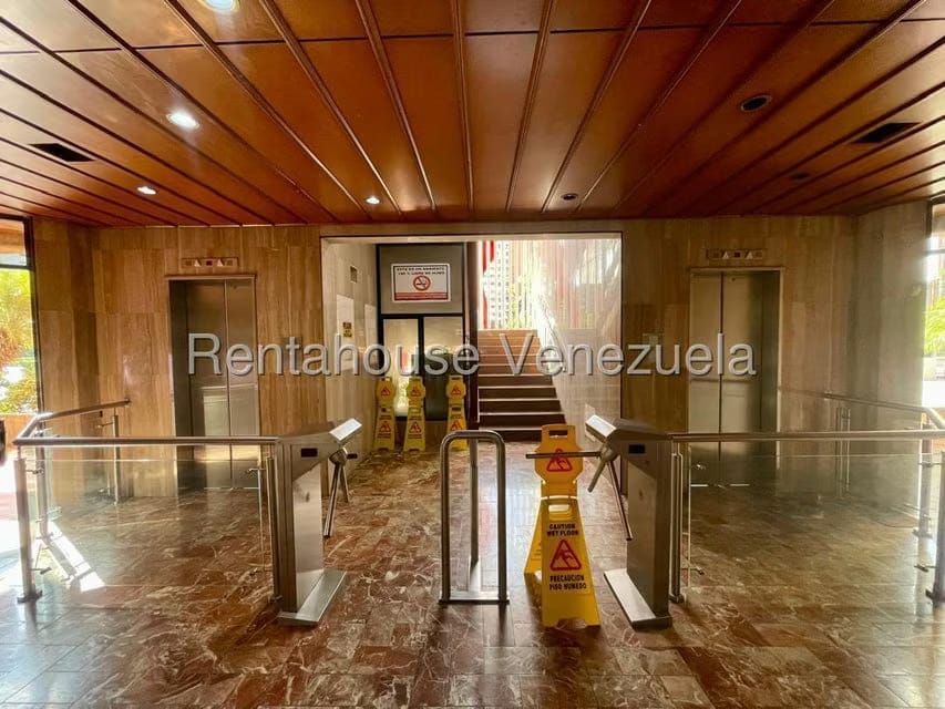 Comercial (Oficina) en Alquiler en El Parque, Lara - 16