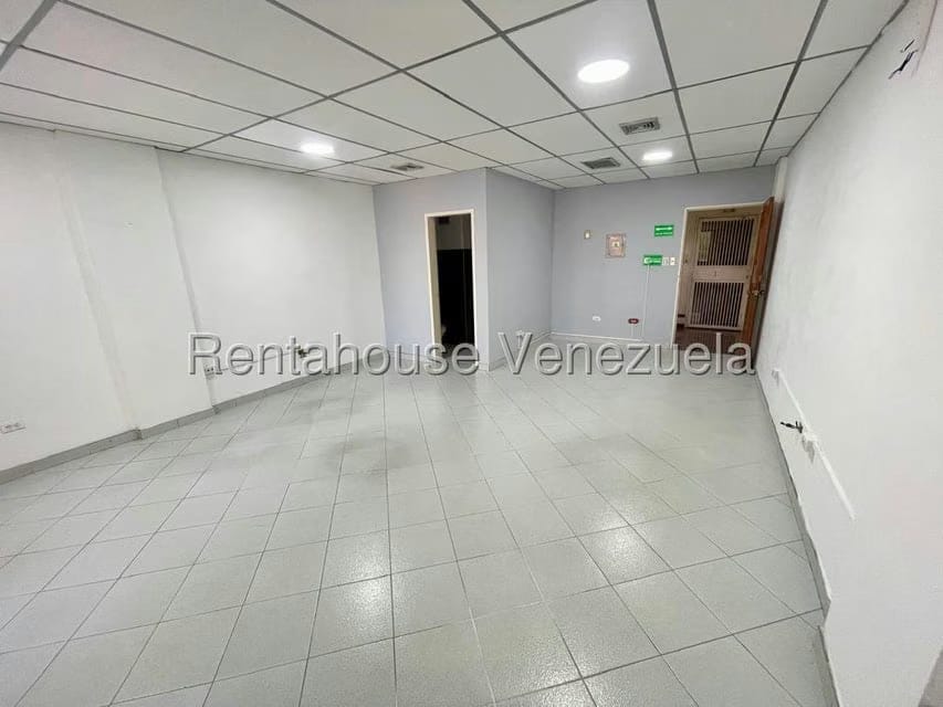 Comercial (Oficina) en Alquiler en El Parque, Lara - 4