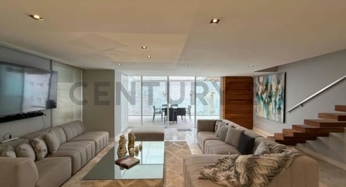 Exclusividad y Diseño: Duplex de Lujo en Lomas de Las Mercedes