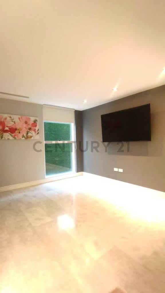 Exclusividad y Diseño: Duplex de Lujo en Lomas de Las Mercedes - 5