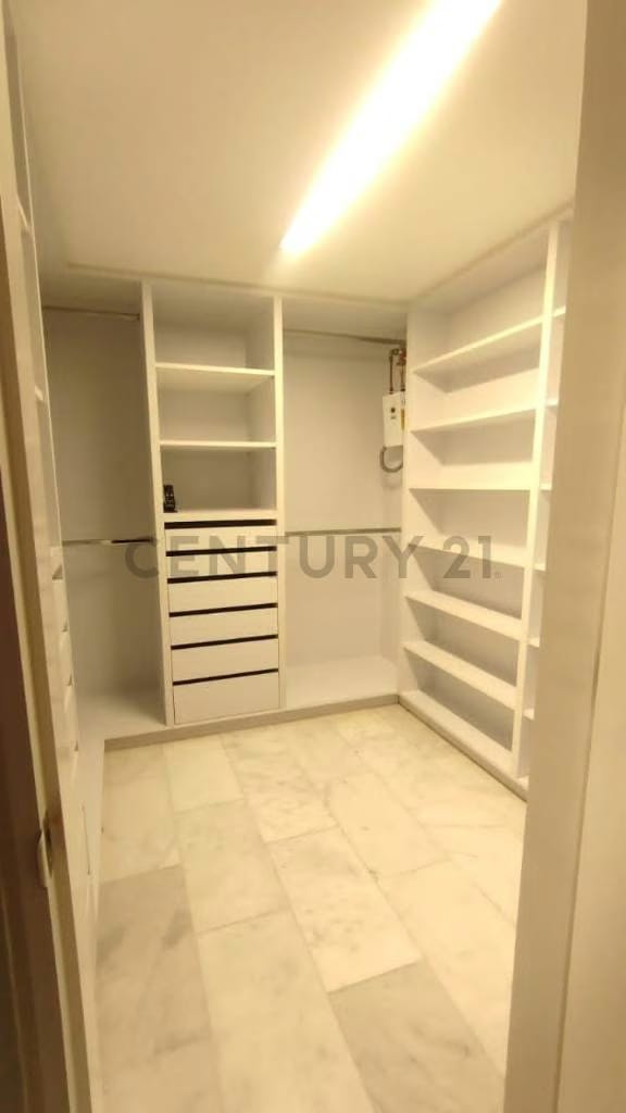 Exclusividad y Diseño: Duplex de Lujo en Lomas de Las Mercedes - 7