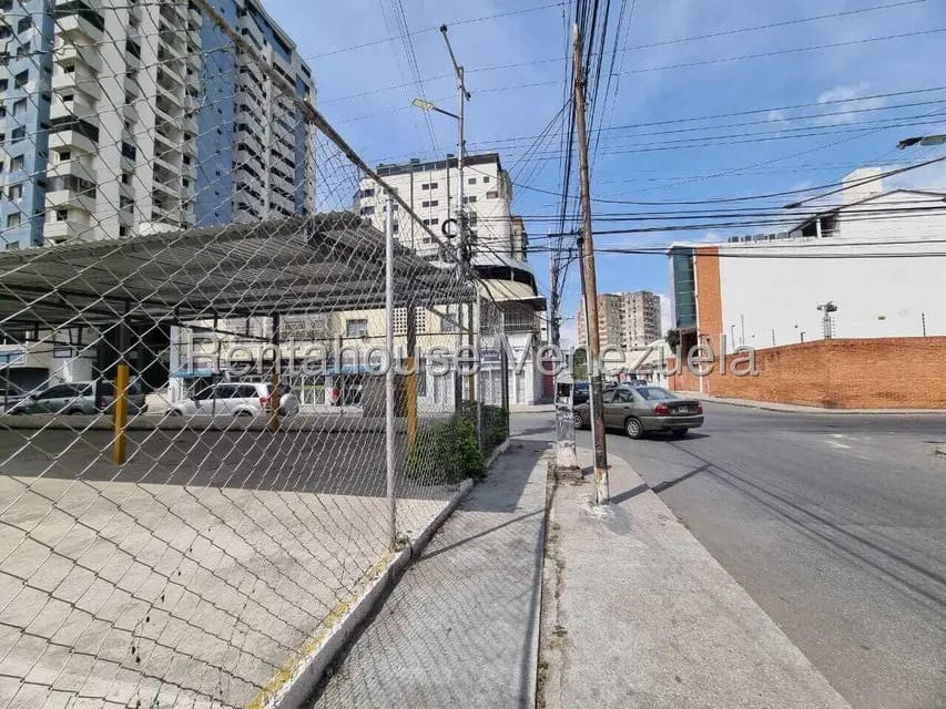 Terreno (Comercial) en Venta en Zona Centro, Aragua - 2