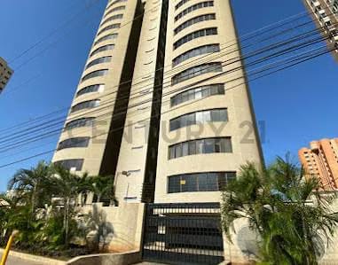 Se Vende cómodo Apto. en Edif. Gremium - Av. El Milagro, Maracaibo