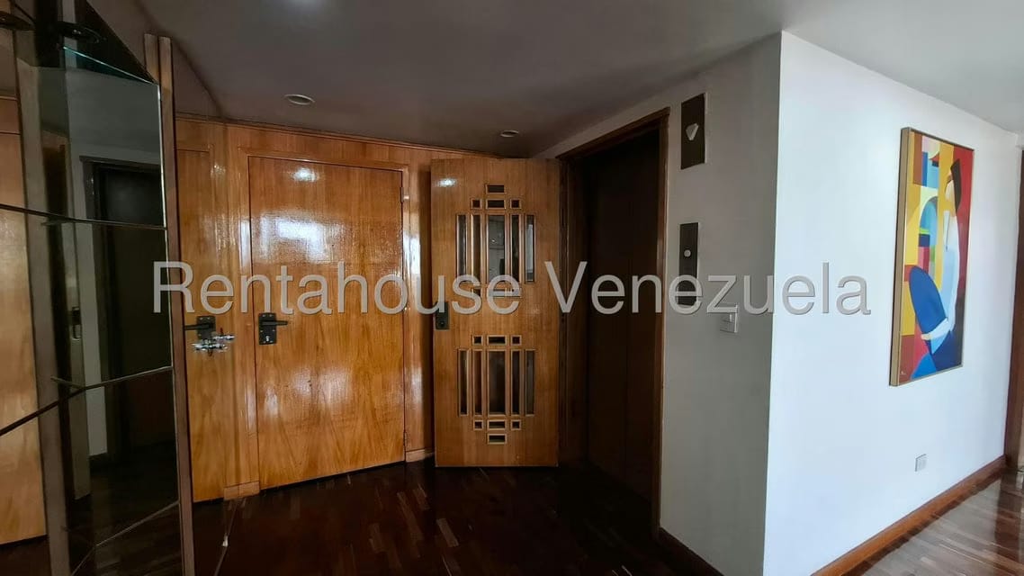 Apartamento (1 Nivel) en Venta en La Florida, Distrito Metropolitano - 2