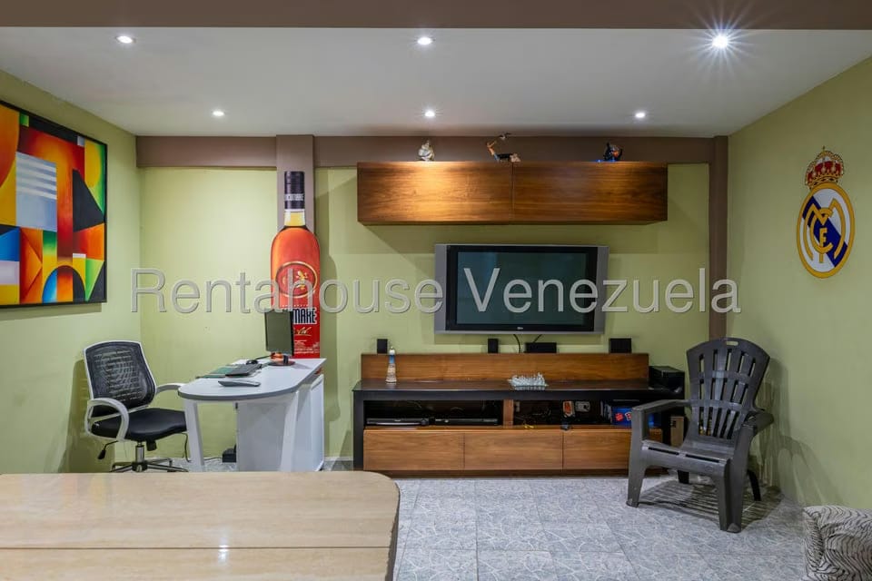 Casa (Duplex) en Venta en Colinas de San Antonio, Miranda - 16