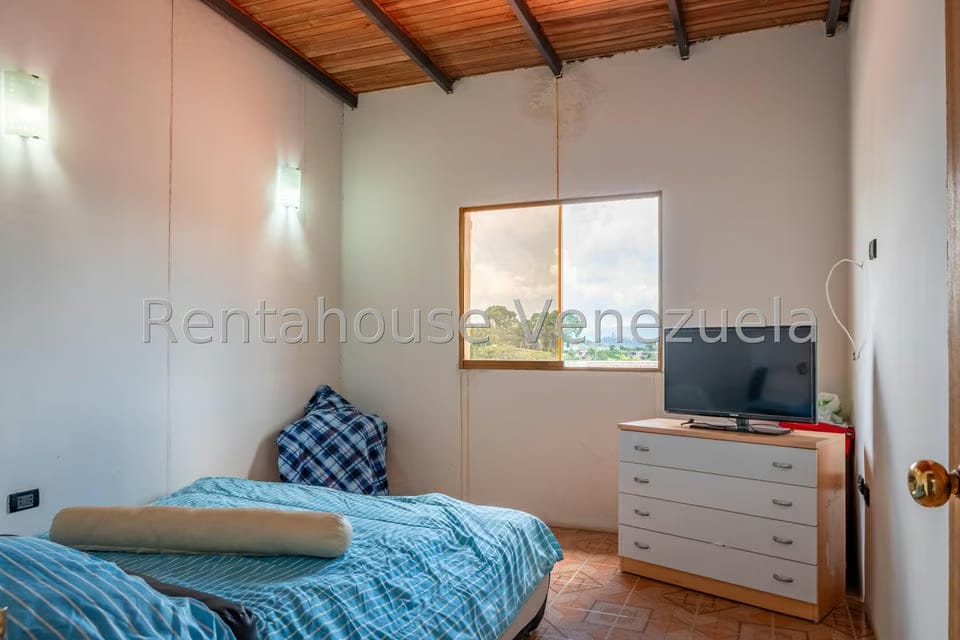 Casa (Duplex) en Venta en Colinas de San Antonio, Miranda - 28