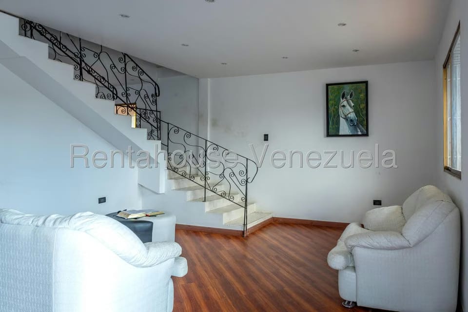 Casa (Duplex) en Venta en Colinas de San Antonio, Miranda - 29