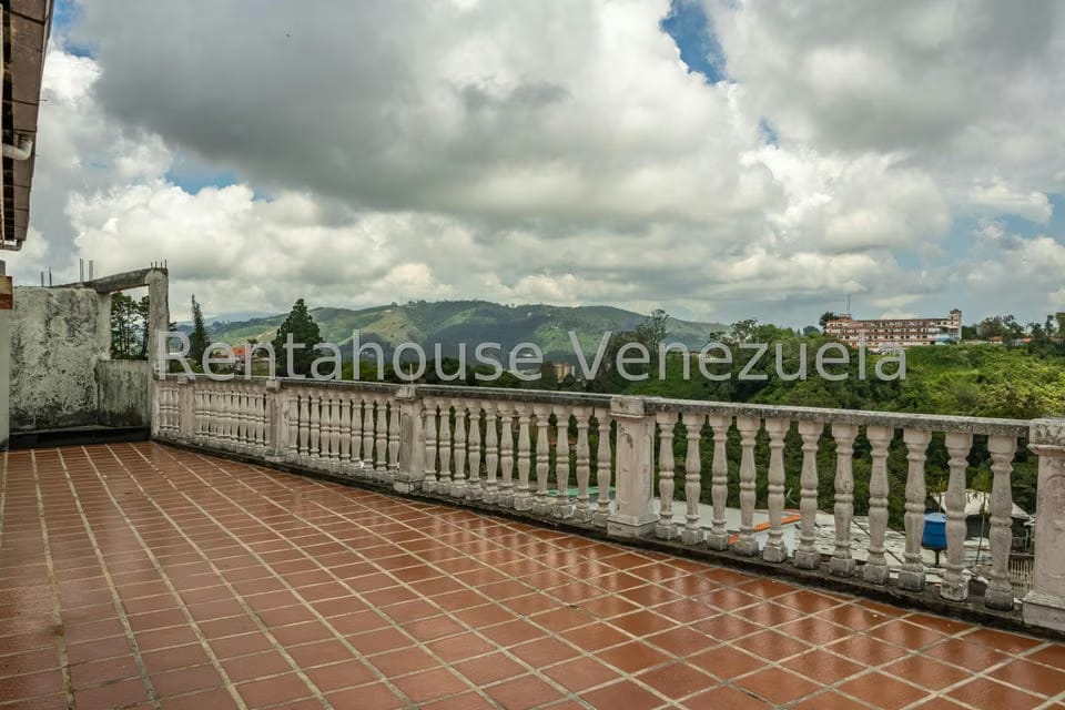 Casa (Duplex) en Venta en Colinas de San Antonio, Miranda - 32