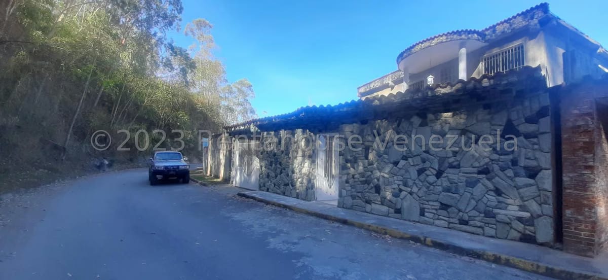 Casa (Multipes Niveles) en Venta en Colinas de Carrizal, Miranda - 2