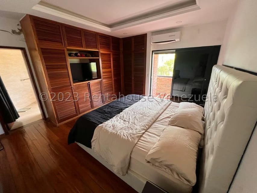 Casa (Multipes Niveles) en Venta en Loma Linda, Distrito Metropolitano - 77