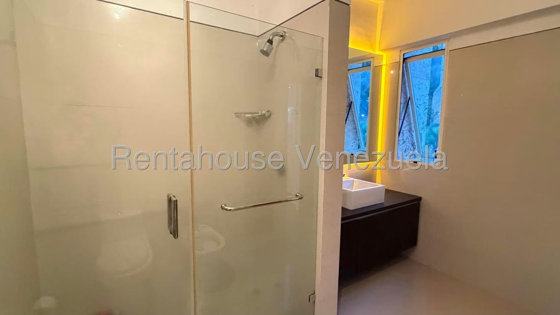 Apartamento (1 Nivel) en Alquiler en Solar del Hatillo, Distrito Metropolitano - 22