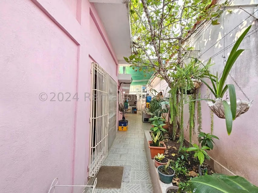 Comercial (Edificio) en Venta en Zona Oeste, Lara - 25
