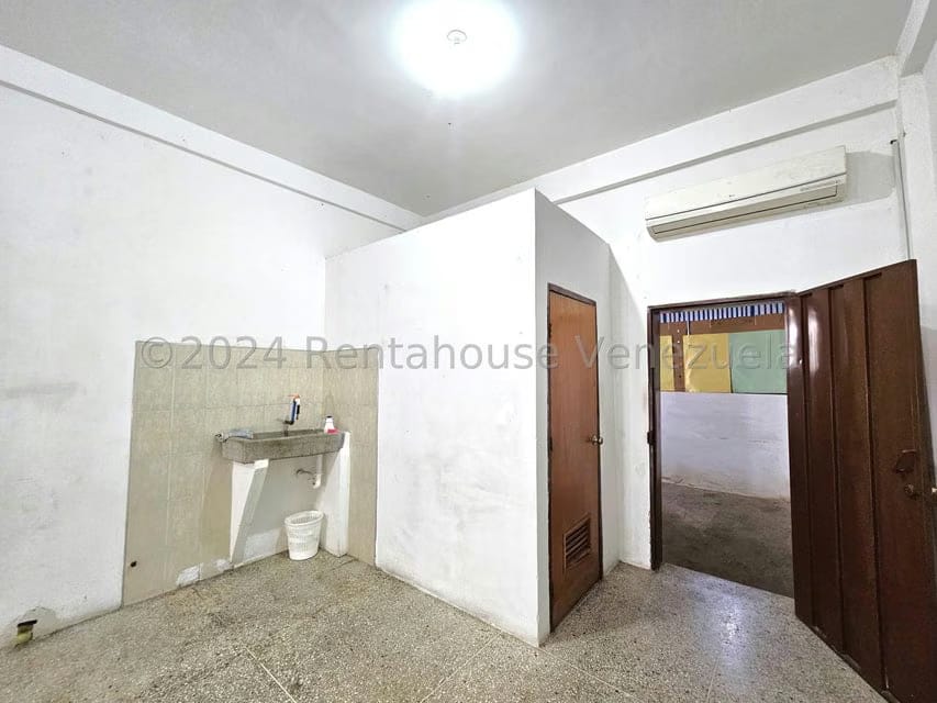 Comercial (Edificio) en Venta en Zona Oeste, Lara - 43