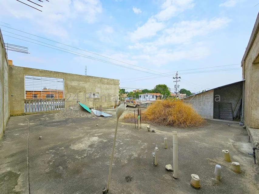 Comercial (Edificio) en Venta en Zona Oeste, Lara - 56
