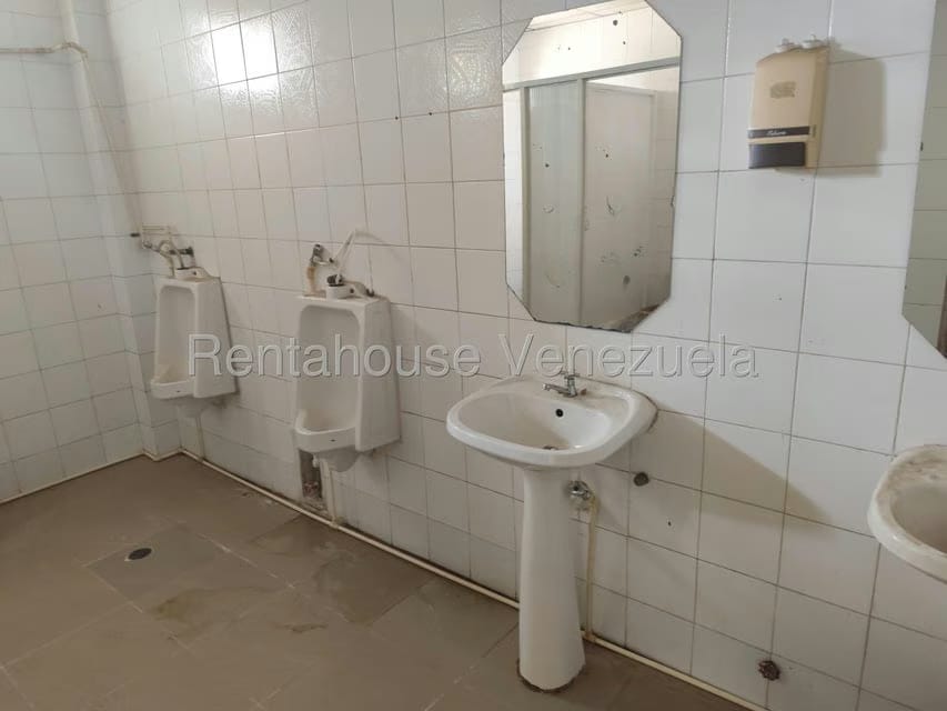 Comercial (Local Comercial) en Venta en Circunvalacion Dos, Zulia - 30