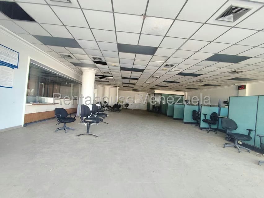 Comercial (Local Comercial) en Venta en Circunvalacion Dos, Zulia - 4