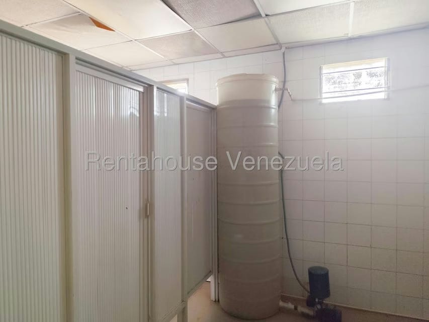 Comercial (Local Comercial) en Venta en Circunvalacion Dos, Zulia - 33