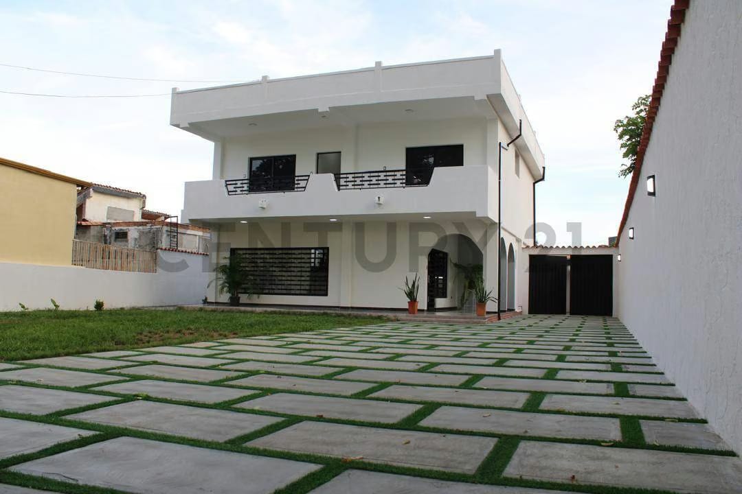 En venta casa de 3 niveles Urbanización Santa Teresa