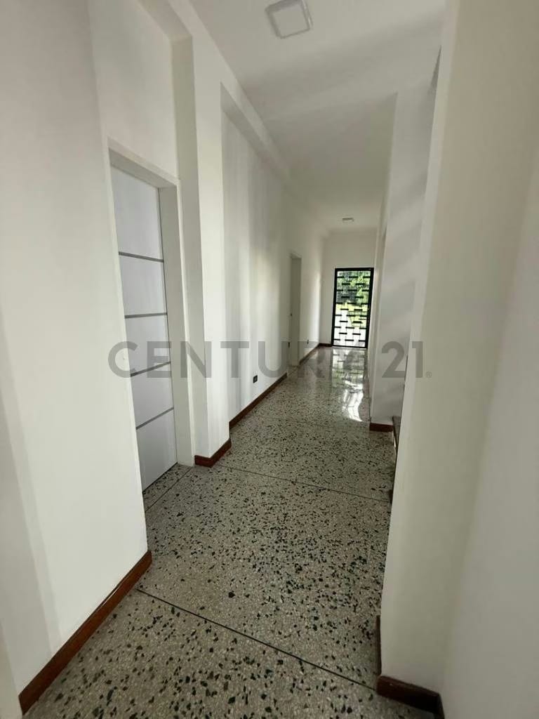 En venta casa de 3 niveles Urbanización Santa Teresa - 6