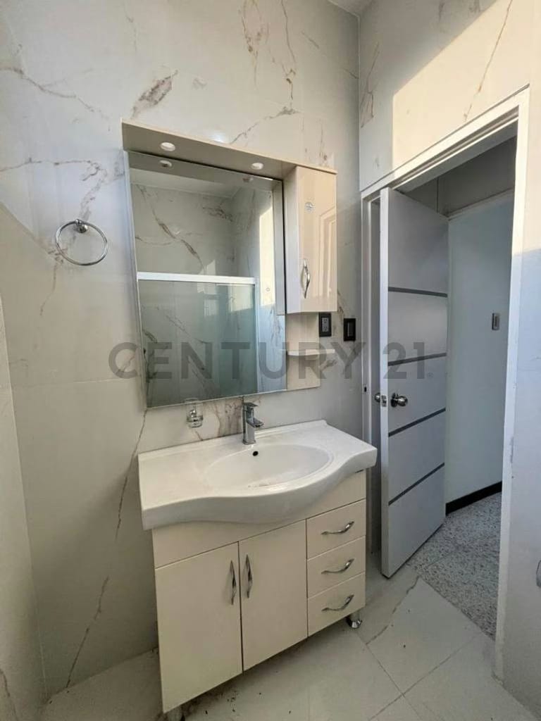 En venta casa de 3 niveles Urbanización Santa Teresa - 7