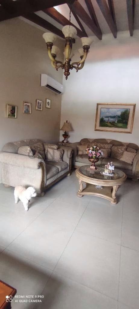 SE VENDE casa en Urbanismo Sector Juanico - 2