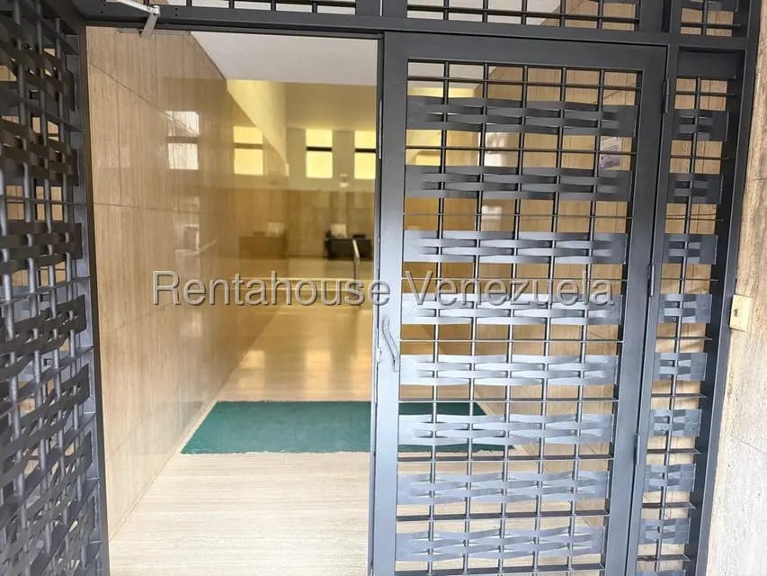 Apartamento (1 Nivel) en Alquiler en Campo Alegre, Distrito Metropolitano - 2