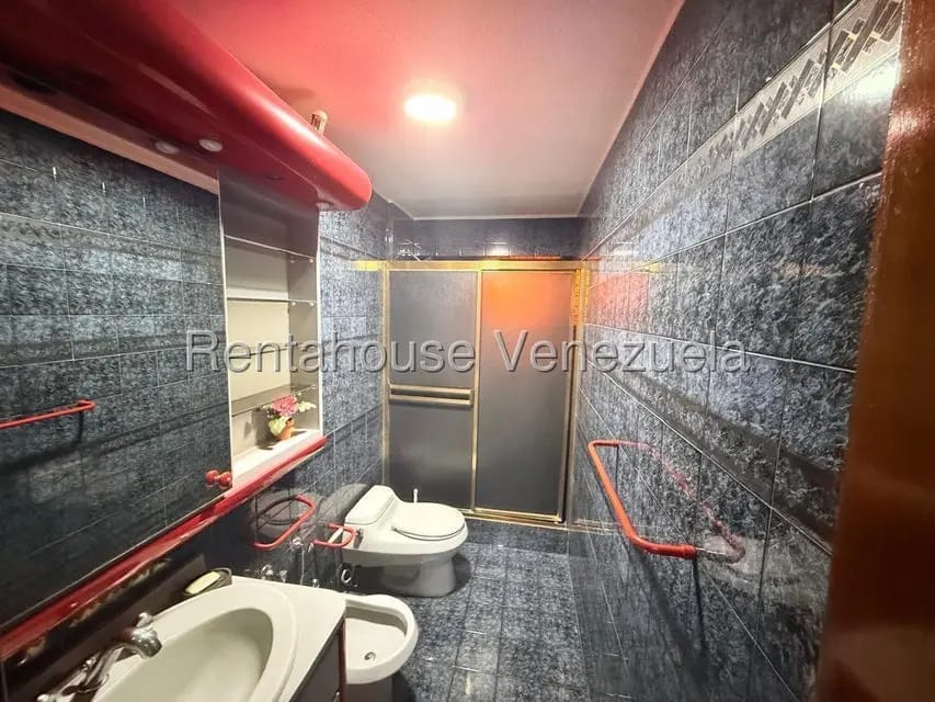 Apartamento (1 Nivel) en Alquiler en Campo Alegre, Distrito Metropolitano - 11