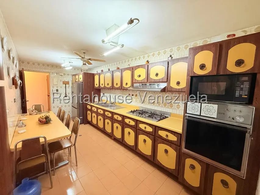 Apartamento (1 Nivel) en Alquiler en Campo Alegre, Distrito Metropolitano - 3