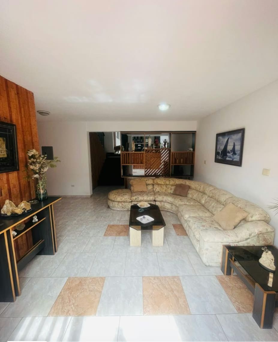 En venta casa ubicada en el Cafetal