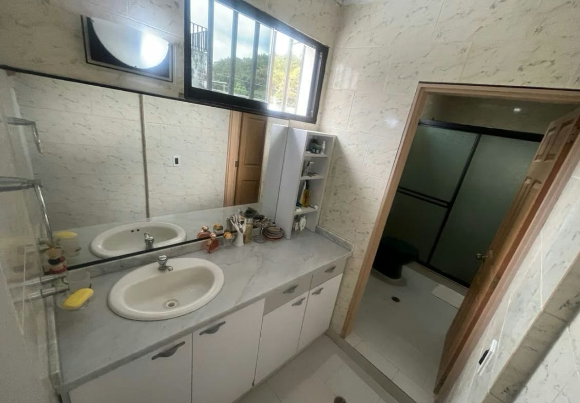 En venta casa ubicada en el Cafetal - 8